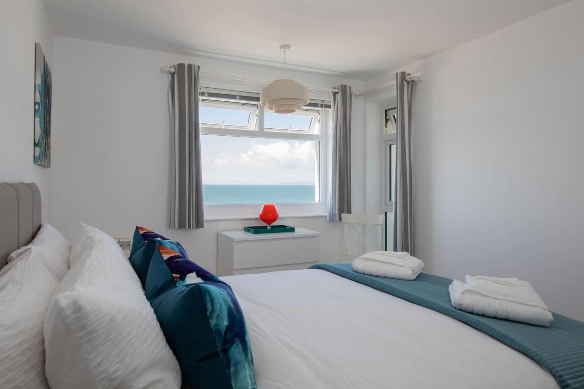 High-End Beachfront Getaway Sea View King Bed イースト・ウィッタリング エクステリア 写真