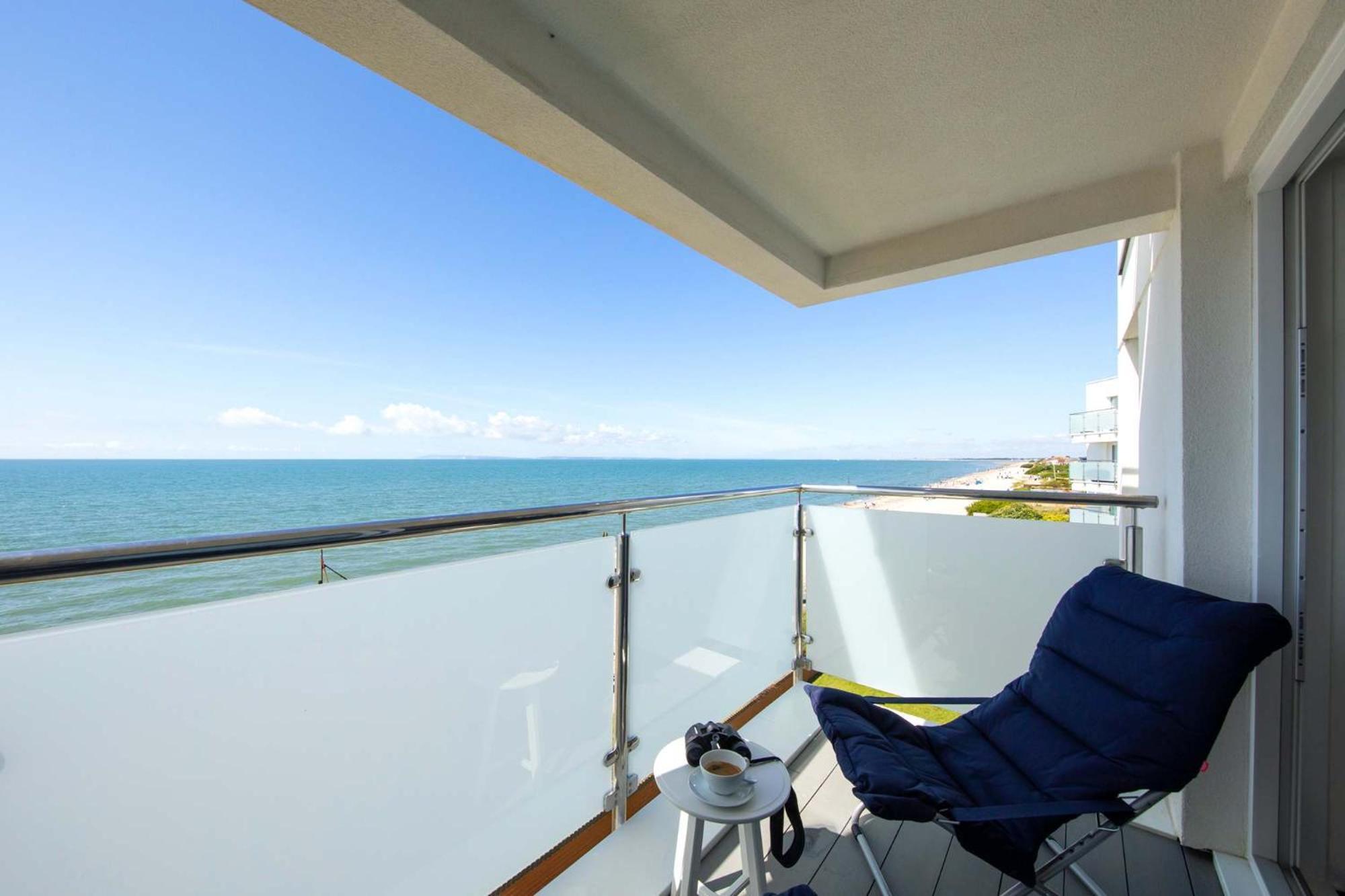 High-End Beachfront Getaway Sea View King Bed イースト・ウィッタリング エクステリア 写真